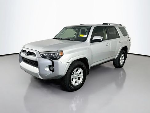 Used 2019 Toyota 4Runner SR5 AWD/4WD image 3