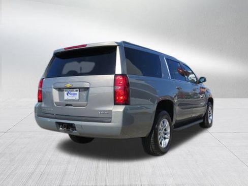 Used 2019 Chevrolet Suburban LT image 3