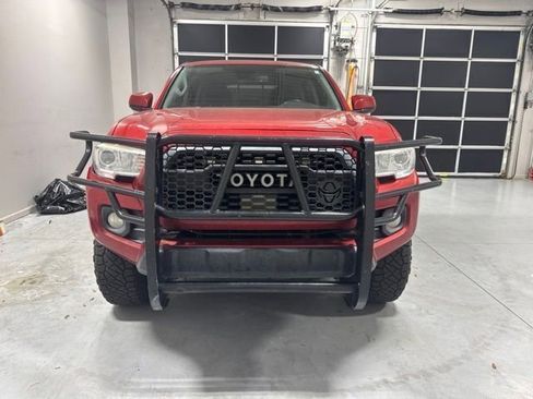 Used 2019 Toyota Tacoma SR5 RWD image 3