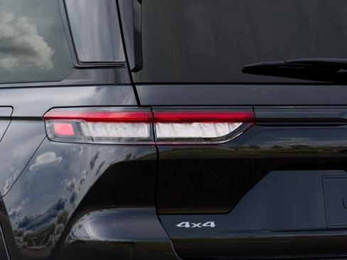 New 2026 Jeep Grand Cherokee Summit image 9