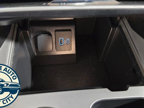 Used 2021 Ford Explorer Limited w/ Equipment Group 301A AWD/4WD image 16
