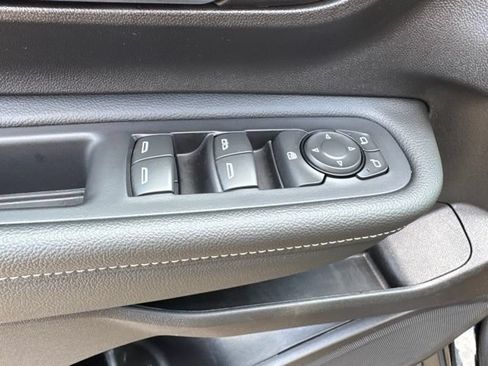 Used 2024 GMC Terrain SLE w/ Driver Convenience Package AWD/4WD image 9
