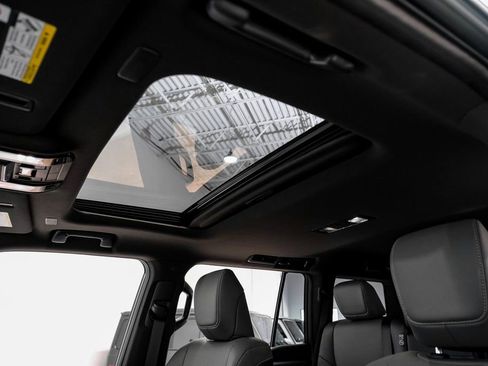 Used 2024 Lexus GX 550 w/ Accessory Package (2T) image 7