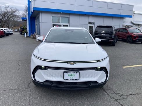 New 2026 Chevrolet Equinox EV LT image 2