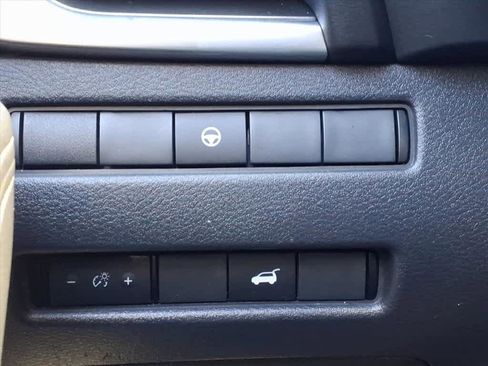 Used 2022 Nissan Rogue SV w/ SV Premium Package image 21