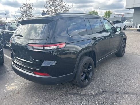Used 2023 Jeep Grand Cherokee L Laredo AWD/4WD image 4