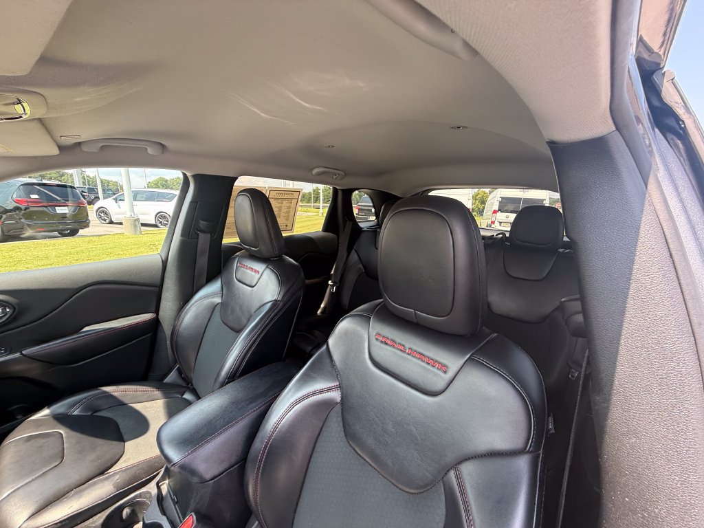 Used 2019 Jeep Cherokee Trailhawk w/ Cold Weather Group AWD/4WD image 20