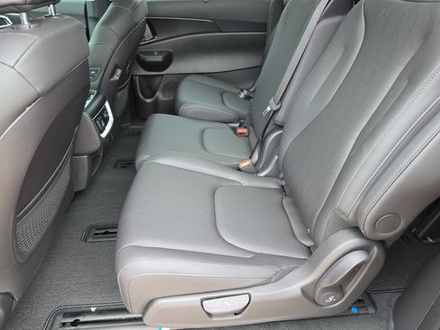 New 2026 Kia Carnival SX w/ SX Dark Edition Package FWD image 17