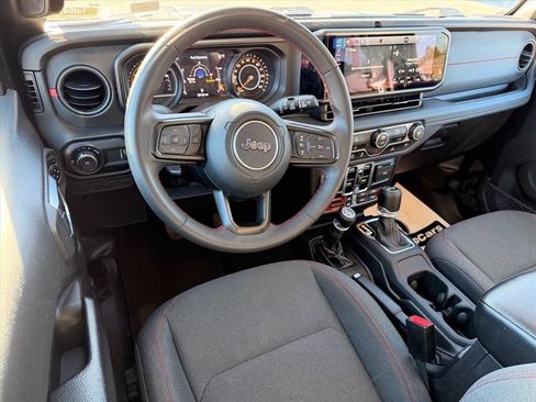 Used 2024 Jeep Wrangler Unlimited Rubicon image 5