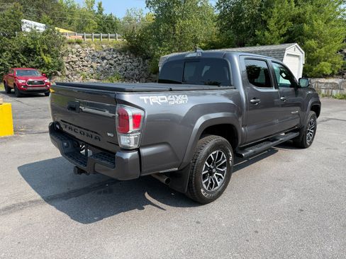 Used 2022 Toyota Tacoma TRD Sport AWD/4WD image 5