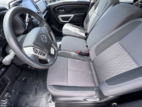 Used 2022 Nissan Titan SV image 18