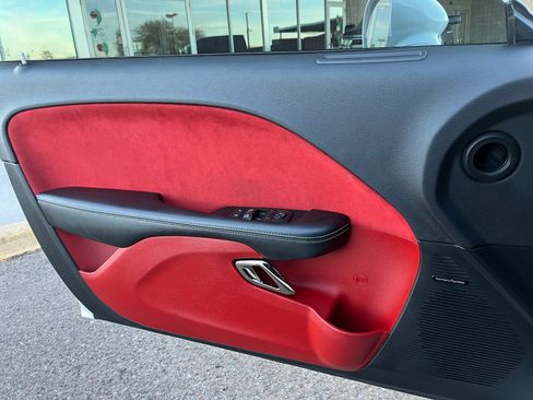 Used 2015 Dodge Challenger SRT Hellcat image 13