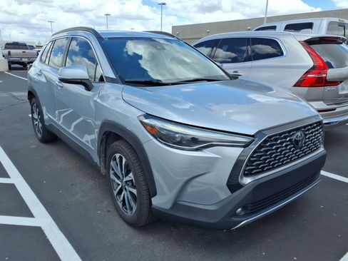 Certified 2022 Toyota Corolla Cross XLE w/ Convenience Package FWD image 2