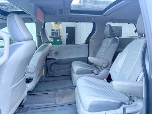 Used 2013 Toyota Sienna Limited image 13