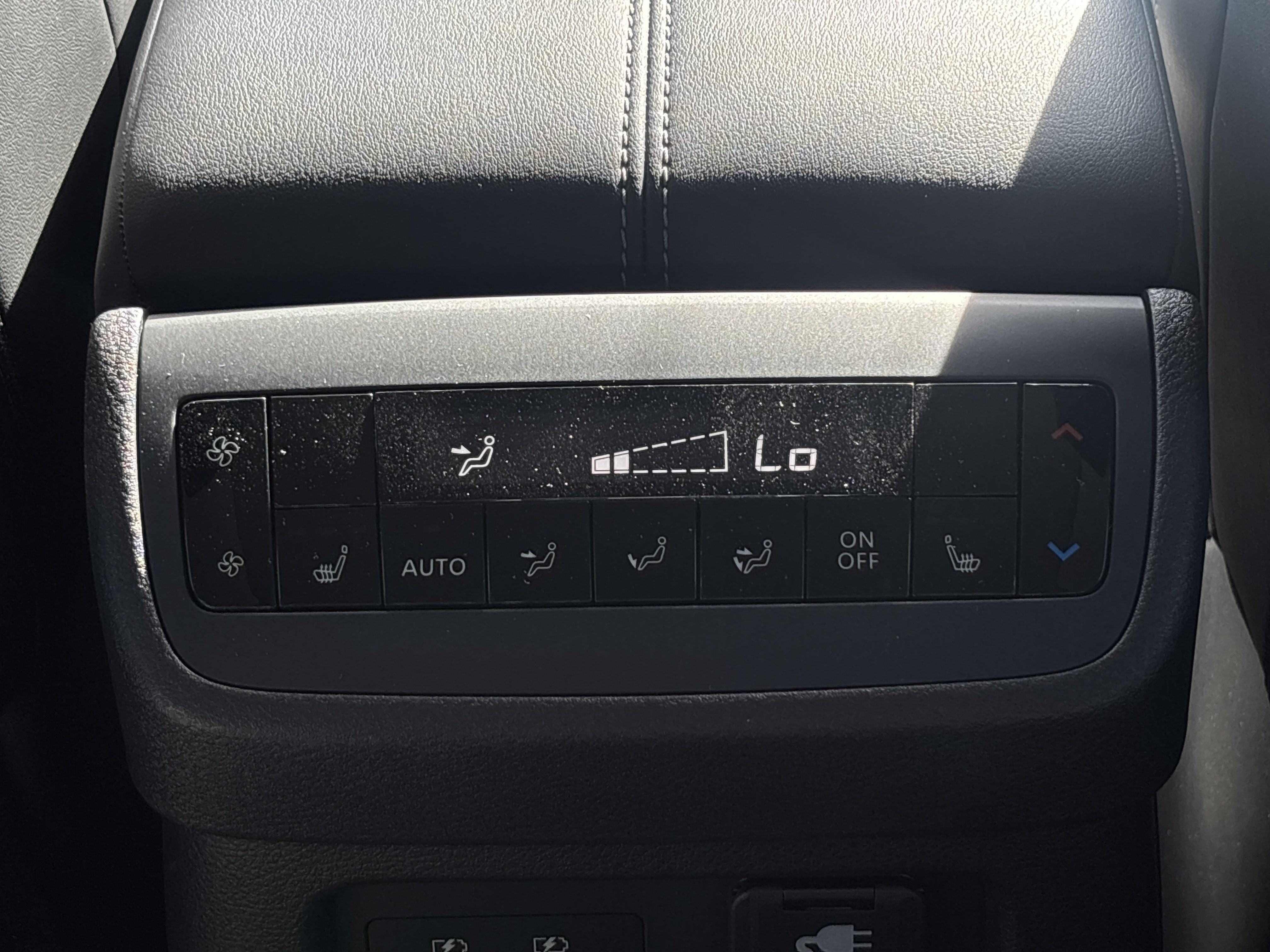 Used 2024 Nissan Pathfinder Platinum AWD/4WD image 16