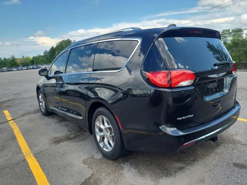 Used 2018 Chrysler Pacifica Limited FWD image 4