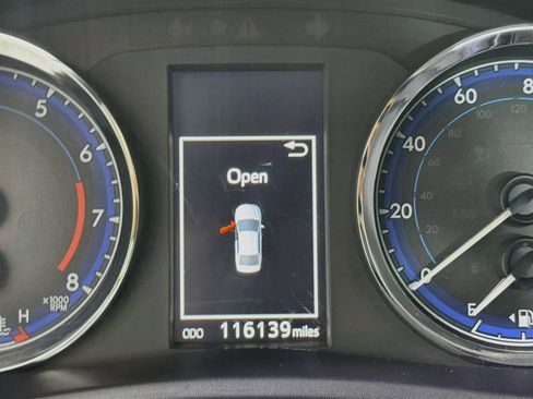 Used 2017 Toyota Corolla SE FWD image 18