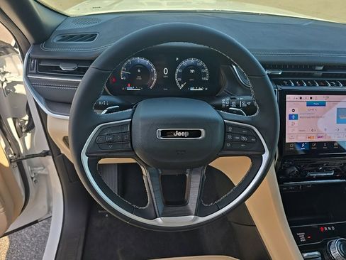 New 2025 Jeep Grand Cherokee Limited image 23