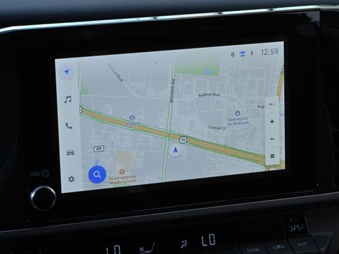 Used 2025 Toyota Camry SE image 16