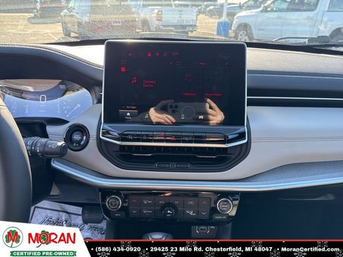 Used 2025 Jeep Compass Limited image 16