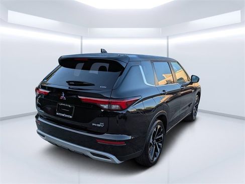 New 2025 Mitsubishi Outlander SE image 3