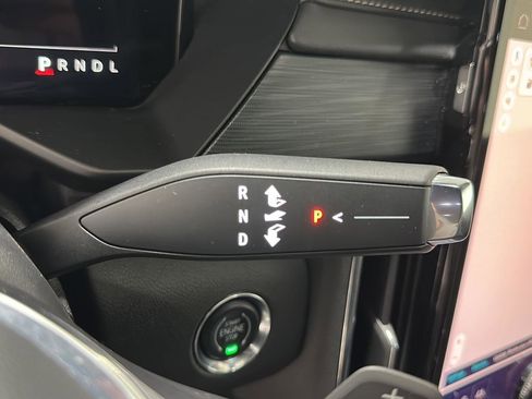 Used 2025 GMC Acadia Elevation w/ Elevation Premium Package image 16