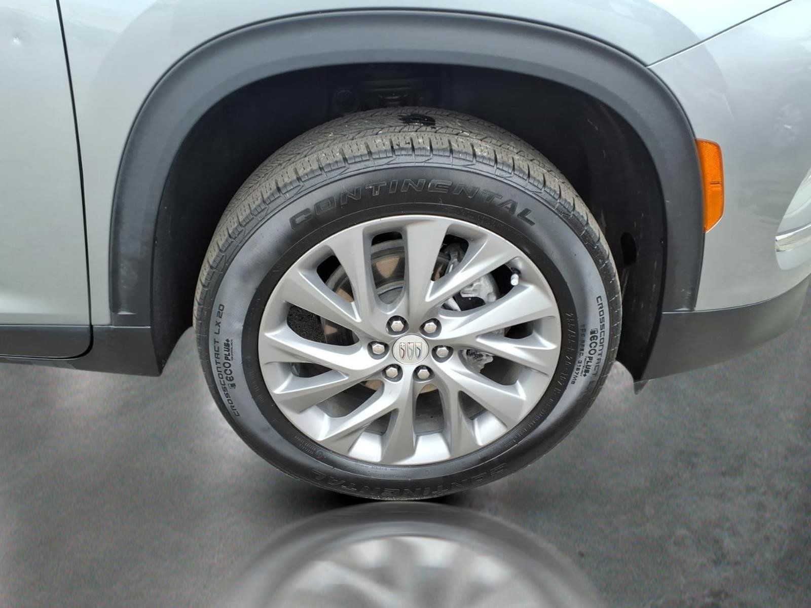 Used 2025 Buick Enclave Preferred AWD/4WD image 10
