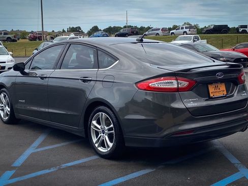 Used 2016 Ford Fusion SE FWD image 9
