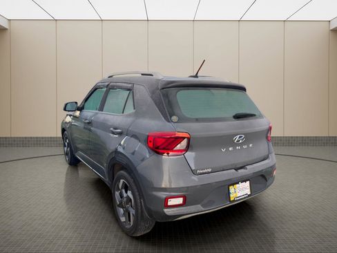 Used 2024 Hyundai Venue Limited image 21