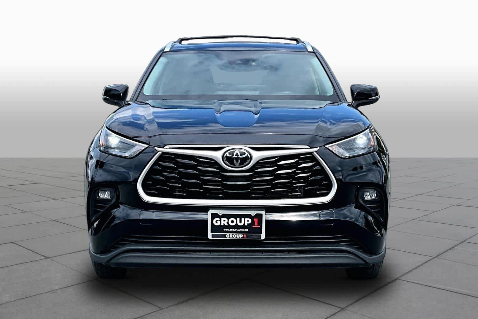 Used 2024 Toyota Highlander XLE FWD image 4