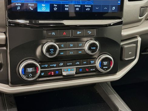 Used 2024 Ford Expedition XLT image 24