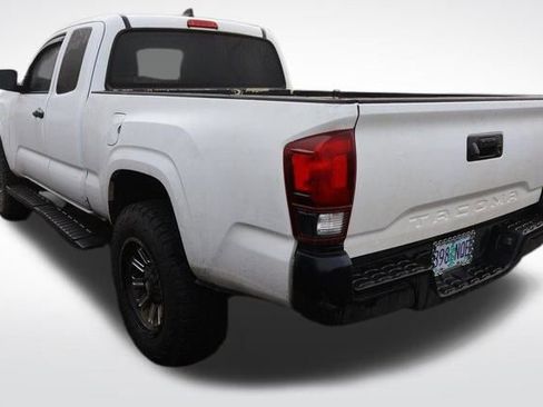 Used 2022 Toyota Tacoma SR image 3
