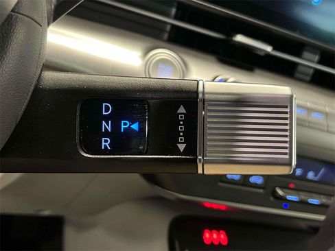 Used 2025 Hyundai Kona Limited image 28