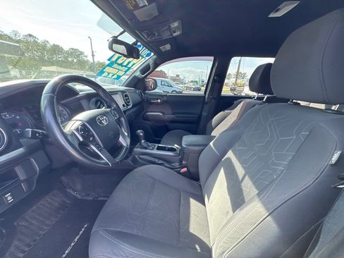 Used 2016 Toyota Tacoma TRD Off-Road w/ Towing Package image 12