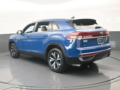 Used 2025 Volkswagen Atlas Cross Sport SE FWD image 4
