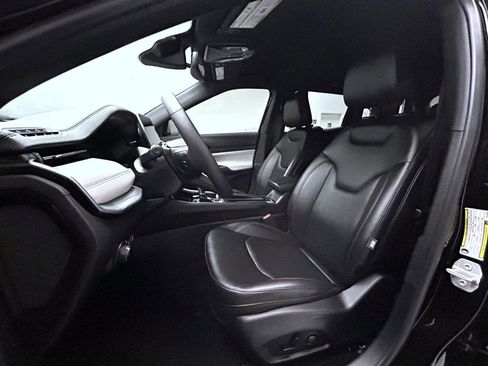 Used 2024 Jeep Compass Limited image 10