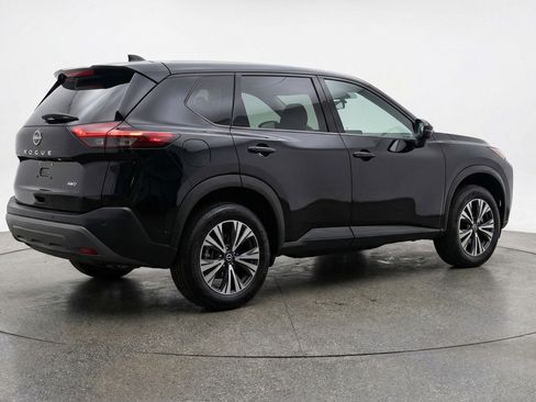 Used 2025 Nissan Rogue SV image 9