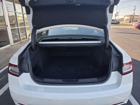 Used 2020 Lincoln Continental image 29