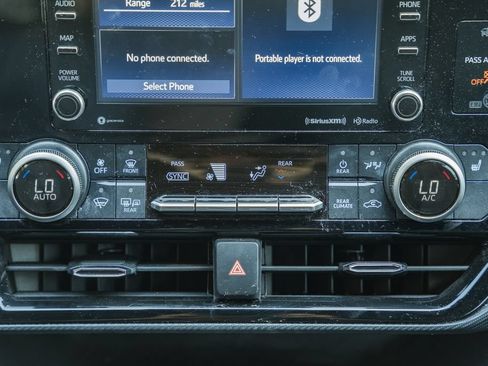 Used 2021 Toyota Highlander XSE AWD/4WD image 23