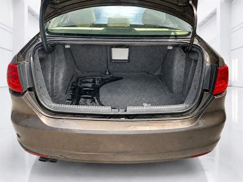 Used 2011 Volkswagen Jetta SE FWD image 15