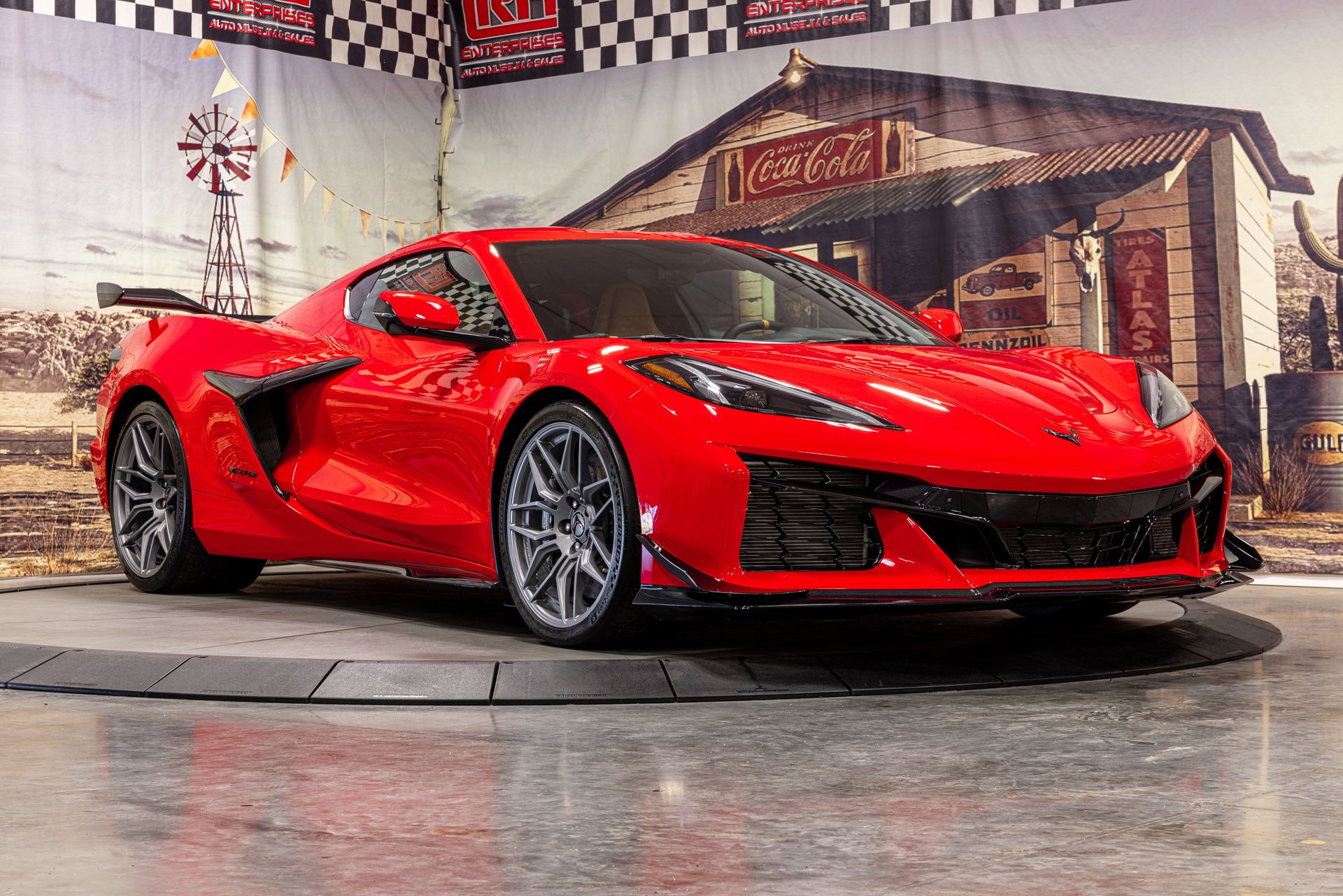 Used 2023 Chevrolet Corvette Z06 w/ Z07 Performance Package RWD image 2
