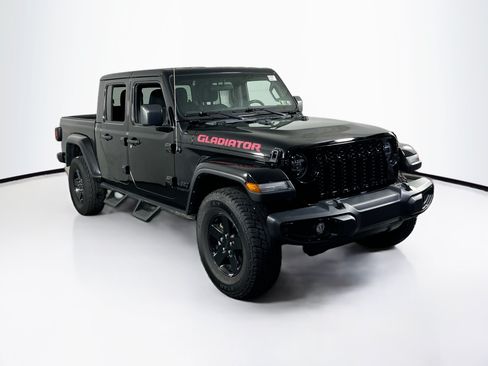 Used 2022 Jeep Gladiator Sport AWD/4WD image 3
