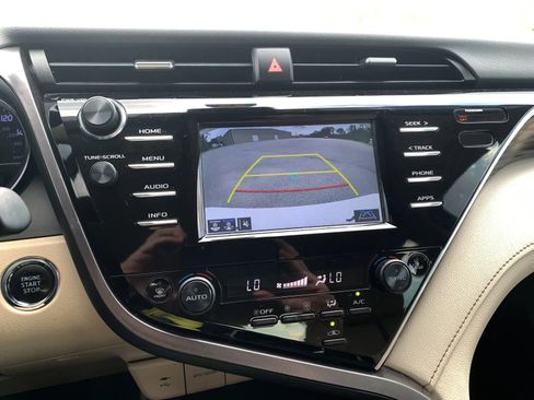 Used 2018 Toyota Camry image 13