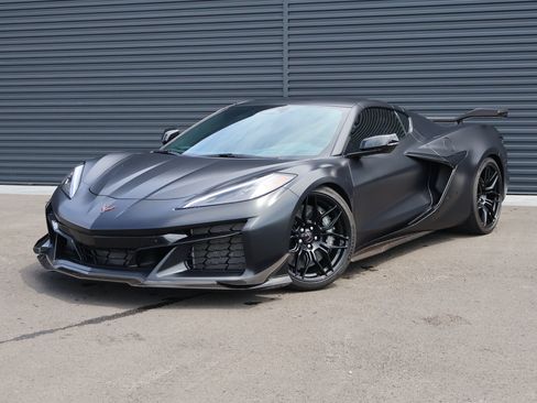 Used 2024 Chevrolet Corvette Z06 w/ Z07 Performance Package RWD image 1