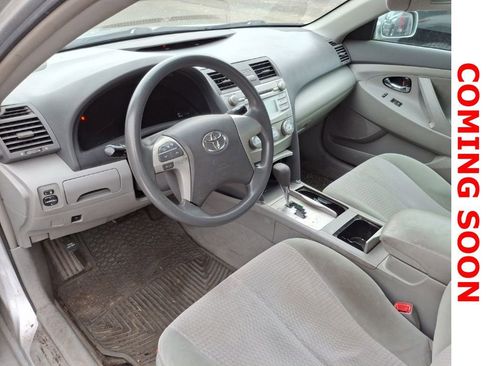 Used 2010 Toyota Camry LE image 11
