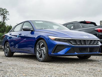 New 2025 Hyundai Elantra SEL