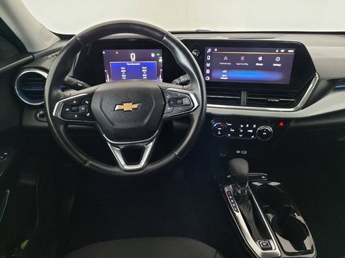 Used 2024 Chevrolet Trax LT w/ Sunroof Package FWD image 22