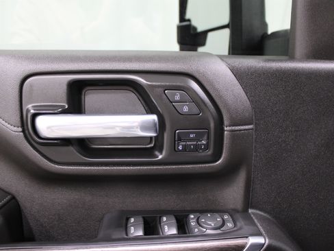 Used 2022 Chevrolet Silverado 2500 LTZ w/ LTZ Plus Package image 8