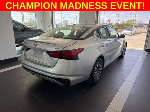 Used 2024 Nissan Altima 2.5 SV image 3