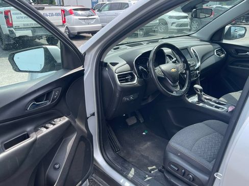 Used 2022 Chevrolet Equinox LT w/ Driver Convenience Package AWD/4WD image 9